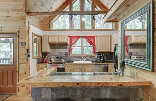 Helen Cabin | Enchantment – Romantic Cabin for Two with Indoor Spa, Jacuzzi & Fire Pit