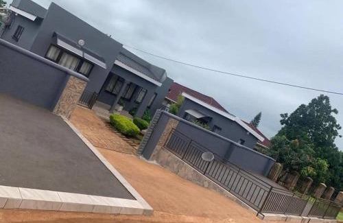 UPhongolo House | Encome Guest house