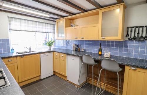 Ashbourne House | End cottage