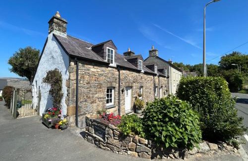 Newport House | End Cottage