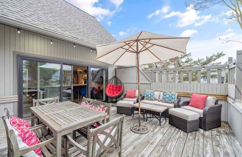 Bethany Beach Condo | End-unit Lakefront 2BR, 2BA renovated