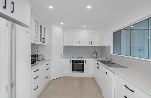 Clifton Beach House | Endeavour Holiday House Clifton Beach