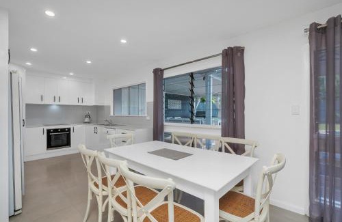 Clifton Beach House | Endeavour Holiday House Clifton Beach