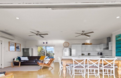 Lake Wangary House | Endeavour View is a fantastic 4 bedroom holiday home
