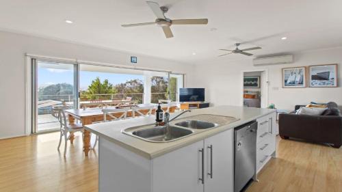 Lake Wangary House | Endeavour View Is A Fantastic - A Modern, 4 Bedroom Holiday Home