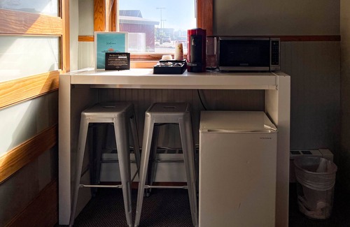 Downtown - Waterfront Hotel | Endion Station Inn