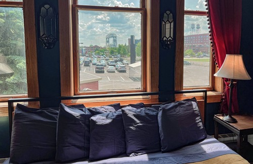 Downtown - Waterfront Hotel | Endion Station Inn