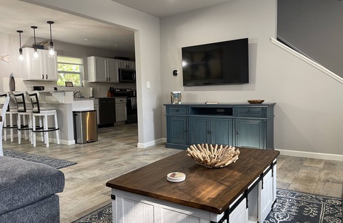 South Haven House | Endless Adventures! Huge Firepit, Pool Table, Sleeps 12, Close to Everything!