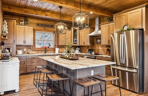 Gatlinburg - Pigeon Forge Cabin | Endless Blue Skies 5 Bedroom Cabin