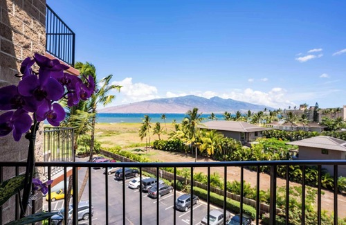Kihei Condo | Endless & Elegant Vistas