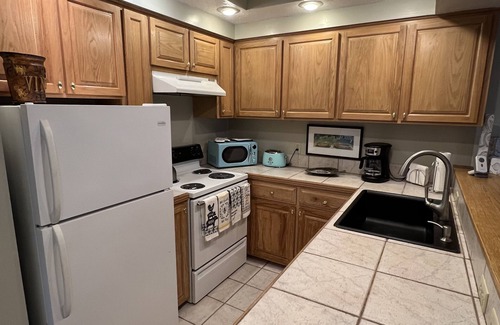 Fairfield Bay Condo | Endless Fun: Pools, Golf Courses, Bowling, Mini Golf, 100+ Miles of Trails!