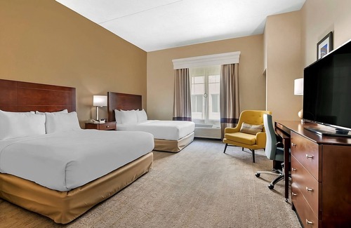Florida Center Hotel | Endless Orlando Fun! 2 Family-Friendly Units, On-site Pool, Minutes to SeaWorld!