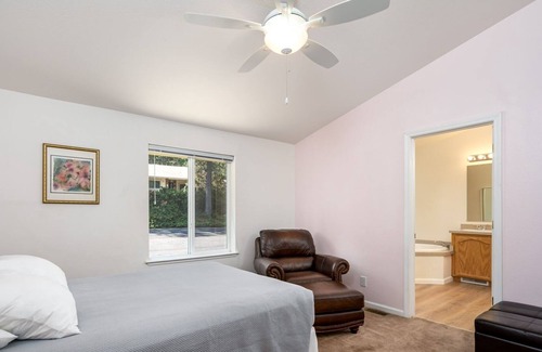 Groveland House | Endless Summer - Enjoy Endless Summer, With a Beautiful Sun Deck, Hammocks, and a Gas BBQ by Redawning