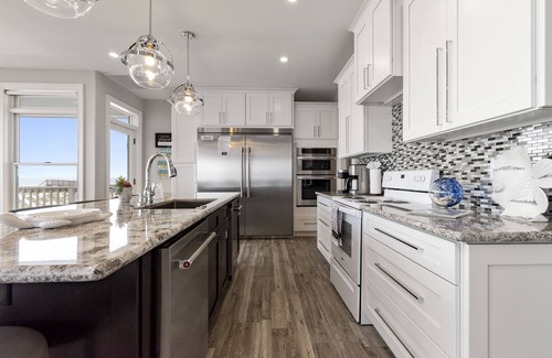 Navarre Beach House | Endless Summer-Gulf Front custom home for 20+. Pup friendly!