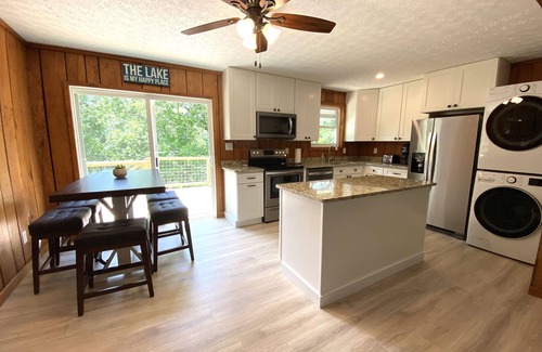 Sharps Chapel House | Endless Summer - Norris Lake Home