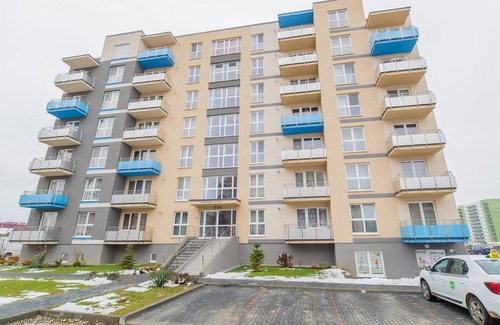 Tractorul Apartment | Energic Apartment w/2 BR Near Coresi Mall – 5 Min Walk
