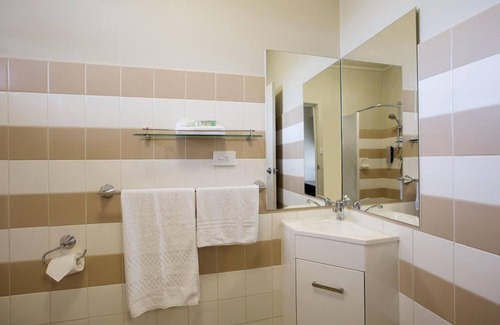 Clearview Hotel | Enfield Hotel