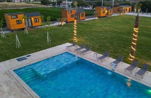 Cesme Ski Chalet | Enginar Çiçeği