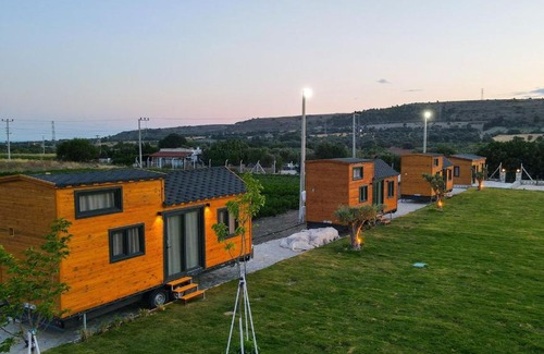 Cesme Ski Chalet | Enginar Çiçeği