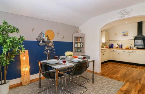 Roundham Apartment | English Riviera Coastal Holiday Home in Devon Uk