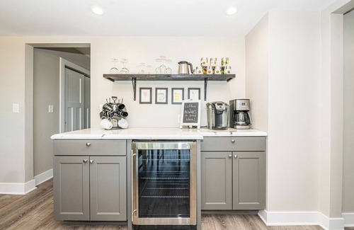 Bassett House | #EnglishPrairieBnB - 4 Bedrooms - 2.5 Baths