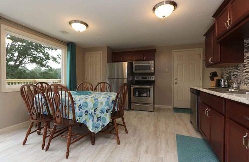 Perryville House | Enjoy A 17 Acre Lake At The Cash Lodge