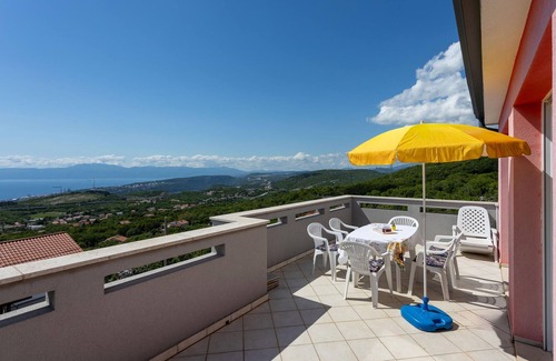 Hreljin Apartment | Enjoy a beautiful view of the sea in this vacation apartment with whirlpool.