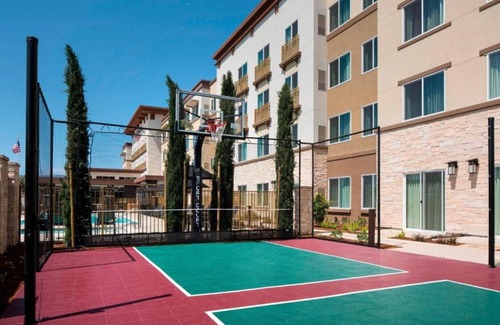 San Carlos House | Enjoy a comfortable extended stay in San Carlos, CA