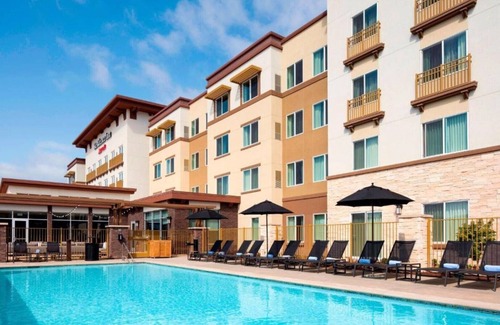 San Carlos House | Enjoy a comfortable extended stay in San Carlos, CA