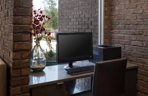 San Carlos House | Enjoy a comfortable extended stay in San Carlos, CA