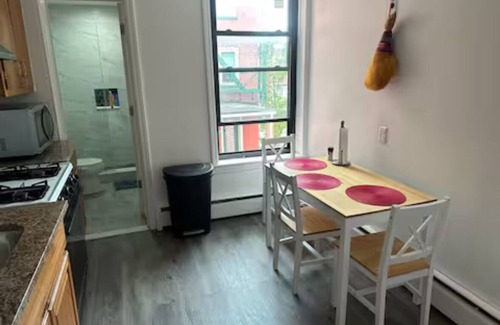 Bulls Ferry and Jacob's Ferry Apartment | Enjoy a cozy apartment just 20 minutes from Manhattan.