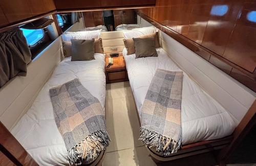 Villeneuve Loubet Beach Boat Rental | Enjoy a cozy Yacht! Beautiful Beaches, restaurants bars supermarket 5 min walk .
