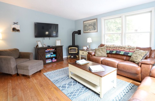 Campton House | Enjoy a Cozy White Mountain Adventure at this Private, Pet Friendly Home! (BR76C)