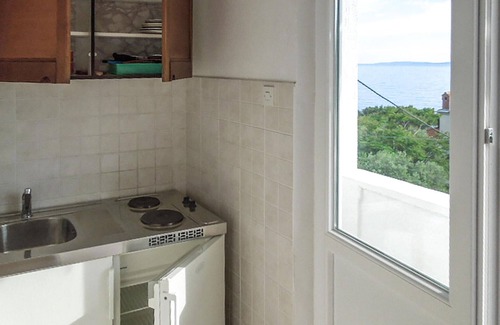 Martinscica Apartment | Enjoy a great vacation in this vacation apartment in excellent location on the beach.