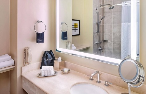 Redwood Shores House | Enjoy a Hassle-Free and Suiting Stay! Scenic Views, Pet-friendly Hotel with Pool