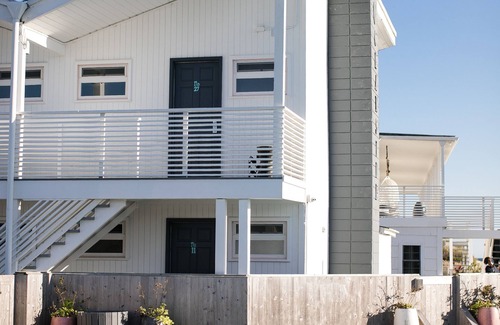 Montauk Hotel | Enjoy a Hassle-Free and Comfortable Stay! 2 Relaxing Units, Free Parking, Pool