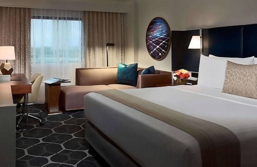 Uptown Hotel | Enjoy a Hassle-Free Stay! Close to Houston Arboretum and Nature Center, w/Pool!