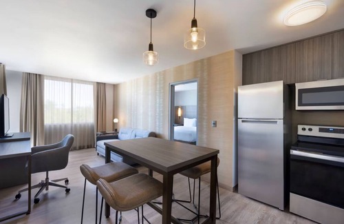 Zona Hotelera Apartment | Enjoy a Hassle-free Stay! 4 Convenient Units, Free Breakfast & Parking, Pool