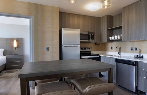 Zona Hotelera Apartment | Enjoy a Hassle-free Stay! 4 Convenient Units, Free Breakfast & Parking, Pool