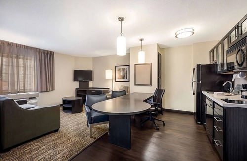 Clearwater House | Enjoy a Hassle-Free Stay! 2 Comfortable Units, Outdoor Pool, Free Parking