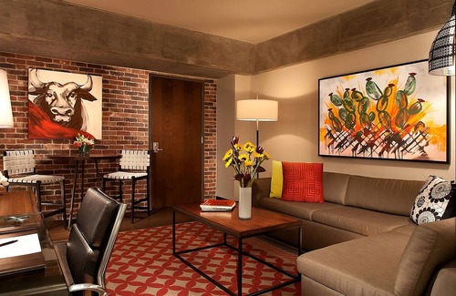 Downtown San Antonio Hotel | Enjoy a Hassle-free Stay! 2 River View Units, Outdoor Pool, Near Aztec Theatre
