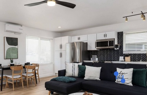 Madera Apartment | Enjoy a Modern Minimalist studio newly remodeled