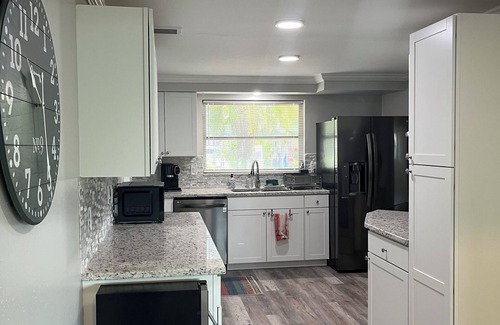Bayshore Gardens House | Enjoy a new remodeled house minutes away from Anna Maria Island