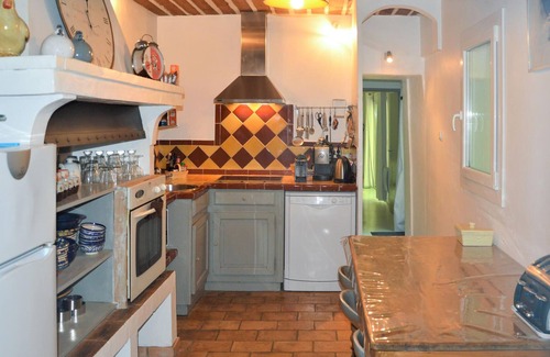 Grans House | Enjoy a relaxing vacation in this vacation home with pool near the forest.