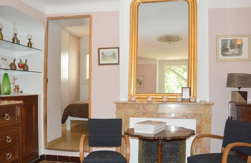 Grans House | Enjoy a relaxing vacation in this vacation home with pool near the forest.