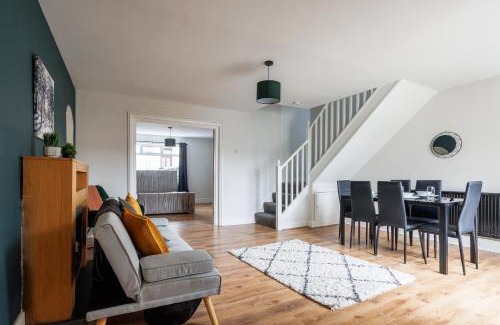 Sunderland House | Enjoy A Spacious 3 Br Home