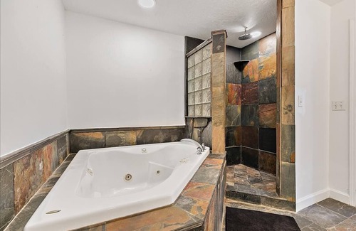 Murray Hill House | Enjoy a stylish experience at this centrally-located place