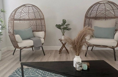 Plant City Villa | Enjoy a stylish experience at this chick and stylish pool house
