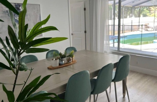 Plant City Villa | Enjoy a stylish experience at this chick and stylish pool house