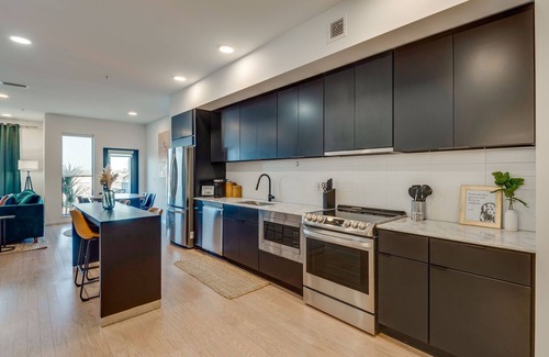 North Capitol Condo | Enjoy a stylish experience at this centrally-located condo on Downtown Nashville's Riverfront